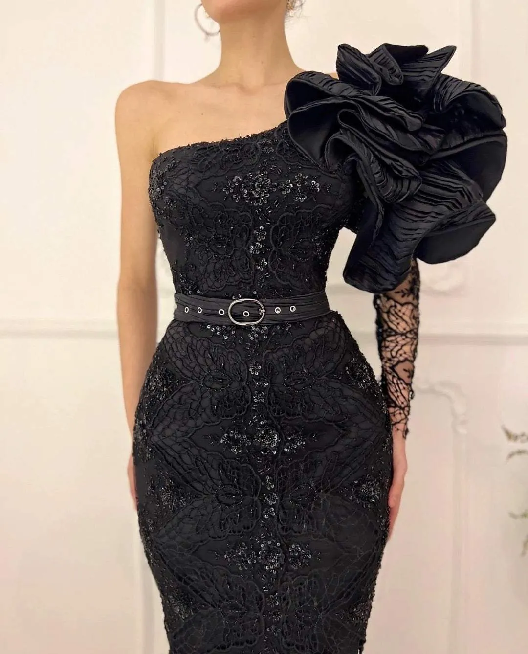 Delicate Black Evening Dress