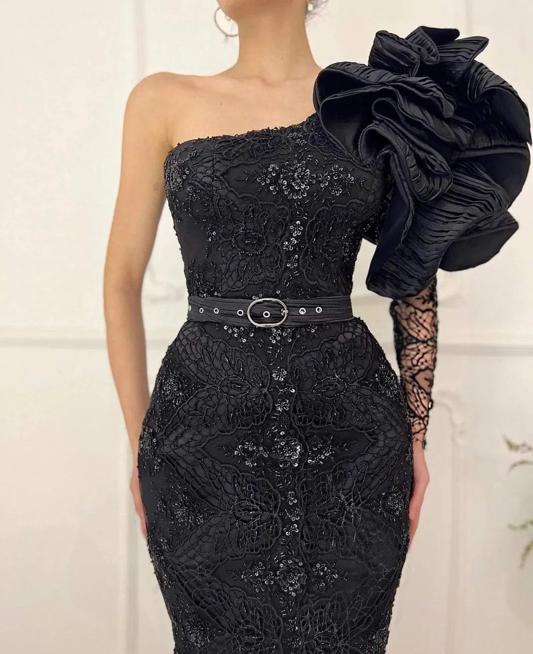 Delicate Black Evening Dress